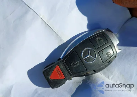 2013 Mercedes-Benz C 300 Sport 4Matic z USA, uszkodzony, nr VIN WDDGF8AB8DR246667